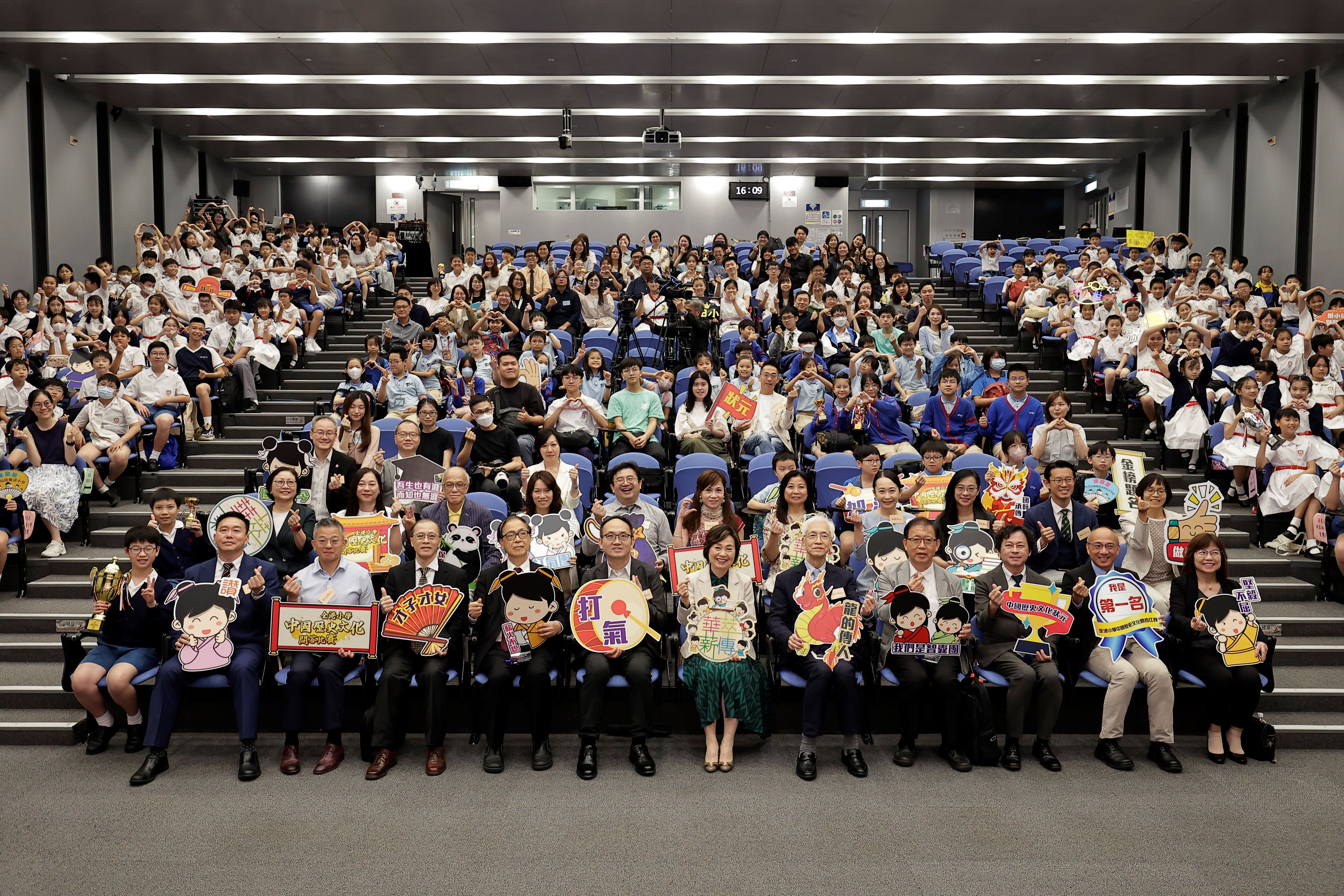 11.zongjuesaiwanmanjieshuwomenmingnianzaijian